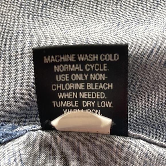 Croft & Barrow Mens Short Sleeves Shirt in Light Blue with slight Tropical Print - Picture 6 of 9